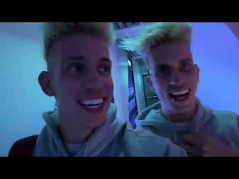 DISNEYLAND VLOG! Da Vinki Twins spend 24 hours in Disneyland!