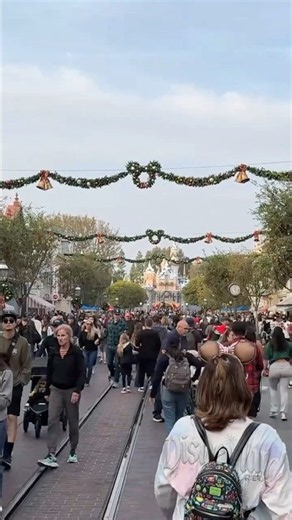 A Snowy Evening Disneyland Trip 2025 Christmas Down Main Street People Watching Walking Walt Disney