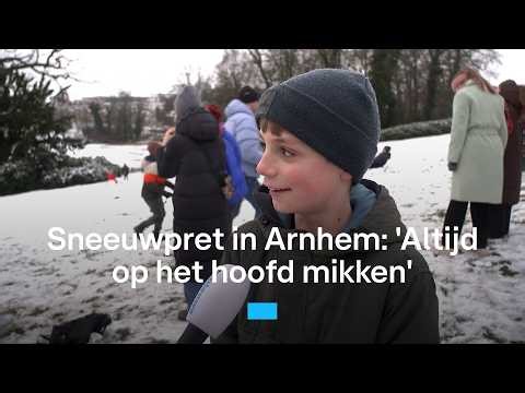 Sneeuwballengevecht, sneeuwpoppen maken en sleeën: sneeuwpret in Arnhem | RTL Nieuws