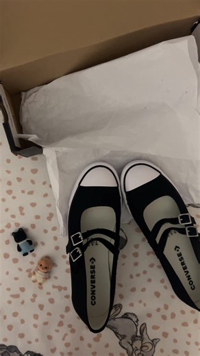 Unboxing Pretty Converse Inspired by Bella Swan