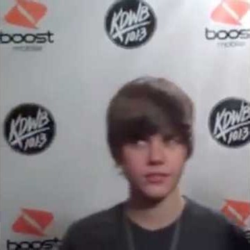Justin Bieber makes funny face in rare interview from 2009