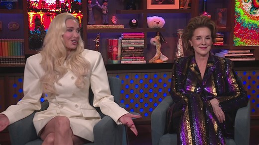 Elizabeth Perkins and Erika Jayne - Watch What Happens Live (Series 23, Episode 63) - Apple TV (FR)