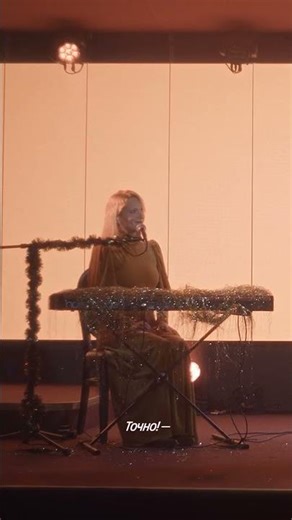 Maxim Galkin and Liza Monetochka sing "Wind of Change"