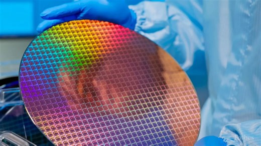 Chinese-American Professor Behind Huawei-Backed Power Chip Wafer Maker Becomes BillionaireZhao Jianhui, the 66-year-old chairman of Epiworld International, joins the billionaire ranks following his company’s $209 million Hong Kong IPO.Read more: https://t.co/BbTIDiJ9wh