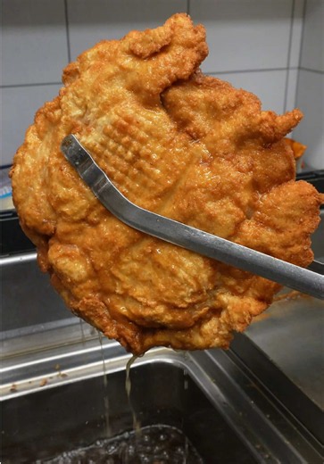 Schnitzel Burger🔥 #cheese #burger #vienna #schnitzel | schnitzel