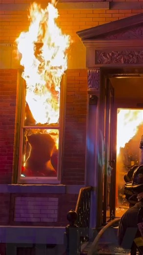 🔥FDNY🔥 Queens *5TH ALARM* Box 4037 1824 Madison St. Ridgewood FIRE ALL FLOORS THRU THE ROOF 3 STORY ATTACHED INTO EXPOSURES 🎥 @fdny_response_videos #queensfire | Chief Miller