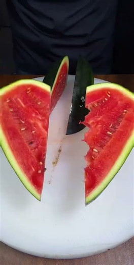 #Watermelon heart-cutting technique Artistic fruit sculptures