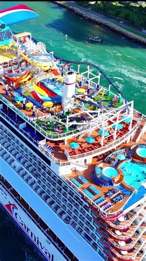 Everything This Massive Carnival Ship Has To Offer! 🌊👀