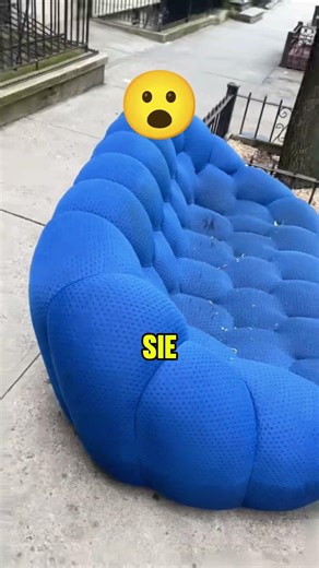 Das Mädchen fand ein Sofa auf der Straße! 🛋️😮