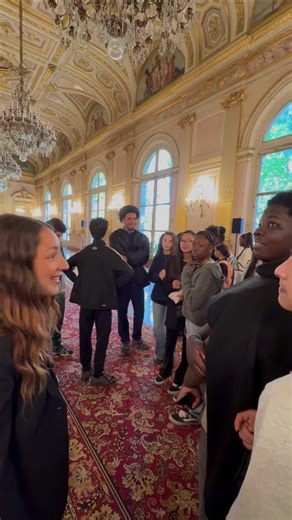 Visite de l'Assemblée Nationale par des jeunes