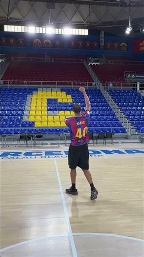 From Spotify Camp Nou... to Palau Blaugrana! 🏀🔥 Easy buckets for Harrison Barnes 😮‍💨 #fcbarcelona