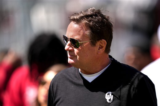 Surprised the heck out of me – Former Oklahoma coach Bob Stoops predicts who will win the Tennessee vs South Carolina game