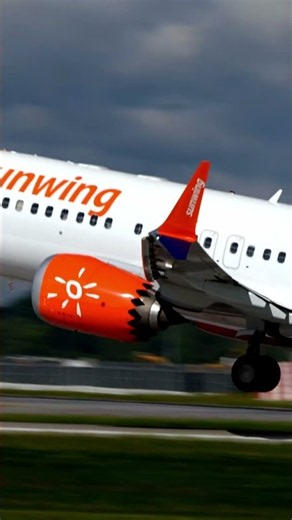 WestJet Flight, Sunwing Livery | 737 MAX 8 Takeoff from YUL
