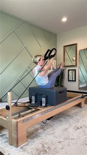 This 55-minute Reformer flow is up OnDemand “CONTEMPORARY STRENGTH BLAST”