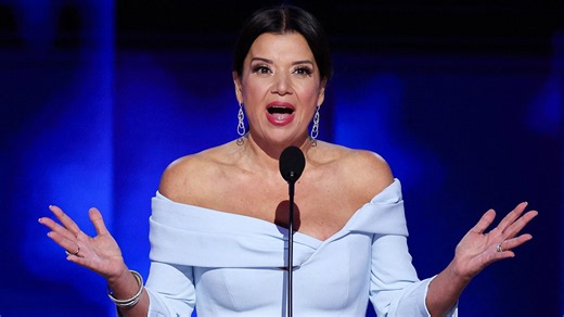 Ana Navarro, copresentadora del programa «The View» de la ABC, anima a los espectadores a votar por el candidato demócrata en las elecciones al Congreso de Florida , que son clave