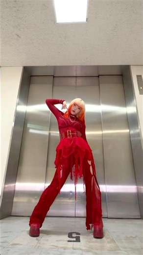 22時退勤しましたが、MAHINAも踊れます🖤 #NHK紅白 #IRISOUT #HANA #MAHINA