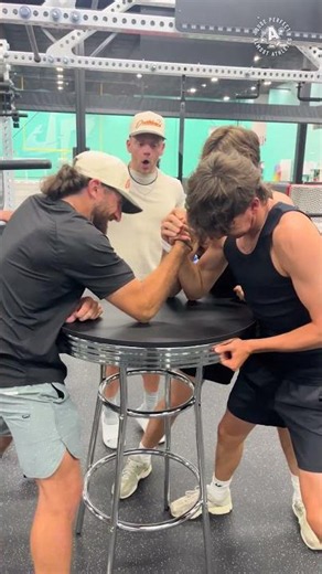 2V1 ARM WRESTLING: TYLER TONEY VS. DP INTERNS 💪