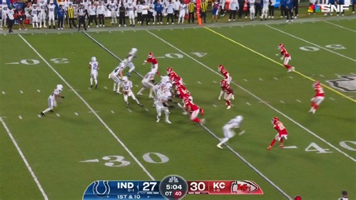 Was Laquon Treadwell down? Fumble?THIS IS CHAOS!! https://t.co/9PPywvmYA8