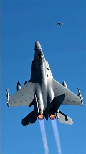 Fighter Jet Straight Up Takeoff in Slow Motion 🚀✈️🔥