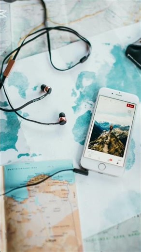 Why earpieces are labeled 'R' and 'L'