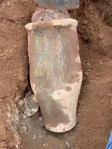 Buried Statue Discovery: From Dirt to Treasure