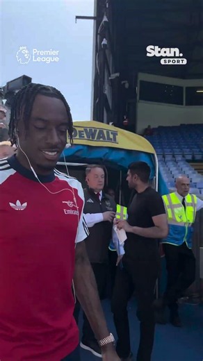 #PremierLeague CHAMPIONS arrive at Selhurst Park 🔴 Declan Rice makes young fans day #Arsenal