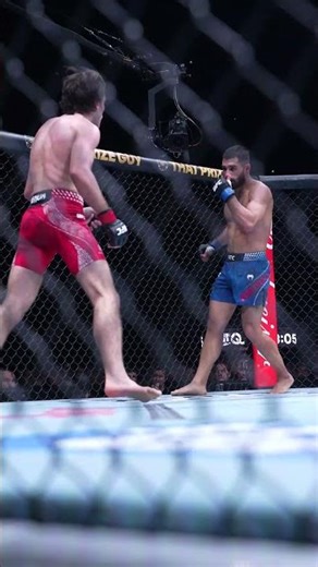 Luke Riley gets the win in his FIRST COMAIN #ufclondon