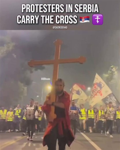 Students and supporters arriving in Belgrade on October 21 ahead of Sunday’s parliamentary election, carrying a large cross through the streets. The movement began after the collapse of a railway station canopy in Novi Sad on November 1, 2024, that killed 16 people. The station had been recently renovated. The disaster was widely blamed on government corruption and poor construction standards. 🇷🇸 ☦️ #fyp #foryou #orthodox #christianity #christiantiktok