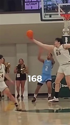 El gigante mexicano del básquetbol universitario - ¿Quién es?