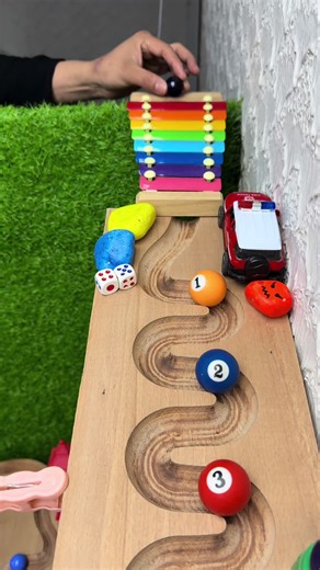 Marble Run Race: Choose Your Marble for Fun