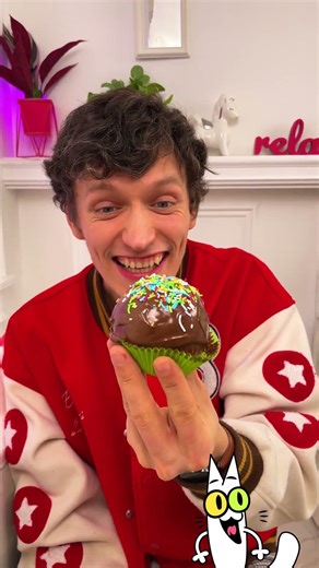 Cupcake Catastrophe: The Sweetest Surprise! 😂🎉