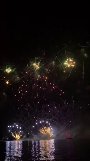 Beautiful Firework Show🔥💥 #fireworkshow #fireworks #firework #feuerwerk #fuegosartificiales #pyro #pyrography #fyp #foryou #fireworkshell #fogosdeartificio | CharlesPyro Fireworks