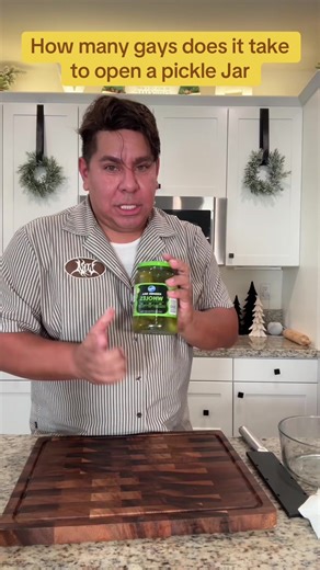 Pickles vs The Gays! #pickle #dillpickle #pepino #gaytiktok #gays@Itsangelitosss @alantimoteov @Rubenhndzv