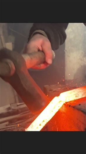 Forged Damascus Steel Knife: Handcrafted Process & Unique Design