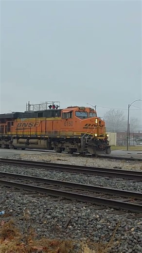 12/25/25 - BNSF 6150 with a nice K3LA horn!
