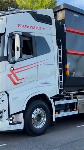 Volvo FH 540 8x4 Black Edition with HIAB Load Shifter Ultima 24t | Trucks Market