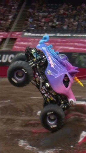Going all the way across! 🦄 #MonsterJam #MonsterTrucks #Newark