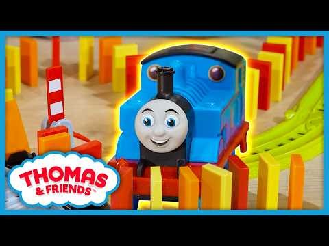 Thomas and His Domino Dilemma! | Watch Out Thomas!