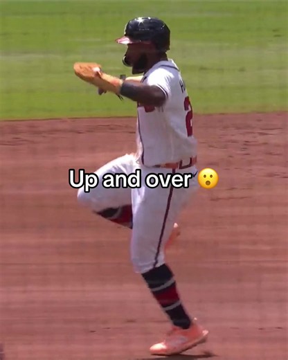 Michael Harris II showing off the athleticism 😮‍💨 #mlb #baseball #hurdle
