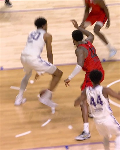 Caleb Wilson gets his arm fully extended on the 3rd rejection of the night for the 4th overall pick 😤