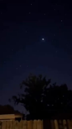 🛸⚡ UFO FIRES LASER BEAM at Witness Filming It?! Caught on Camera in Shocking Detail ‍🗨️