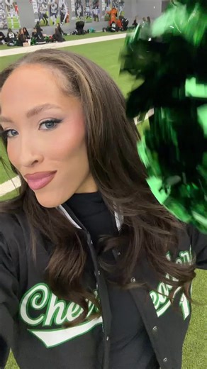Surrounded by seven decades of Eagles Cheerleaders I HAD to get some of their stories. Forever grateful to be apart of this legacy 💚🦅 #philly #gobirds #nflcheerleader #eagles #phillytiktok