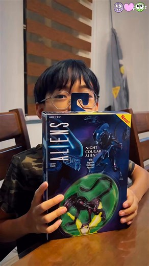 Unboxing ALIENS ACTION FIGURE NIGHT COUGAR ALIEN with Magnetic Kamikaze Parasite | Warren Pineda