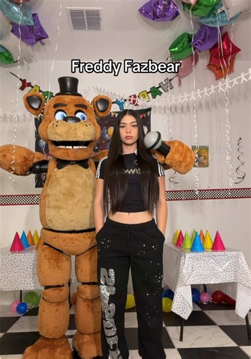 Took a couple days, it was so fun! #fnaf #freddyfazbearspizzaria #fivenightsatfreddys #halloween #cosplay building Freddy Fazbear’s pizza