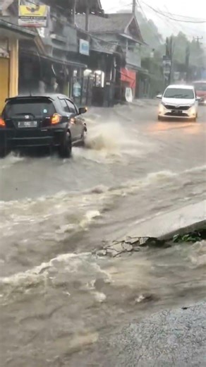 Massive Flood Disaster 😨 Whole City Under Water! #viral #disaster #flashflood #flood