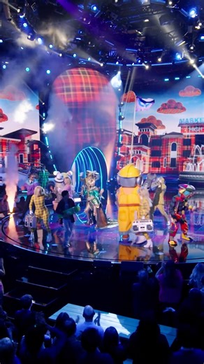 This performance just unlocked a new level of nostalgia — from the panel to the masks! 👏 #TheMaskedSinger | The Masked Singer