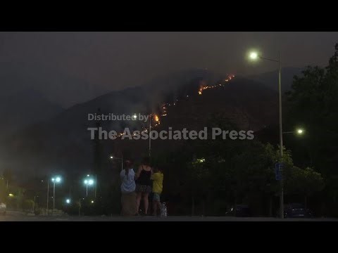 Chilean capital on alert as fires spread through nearby hills