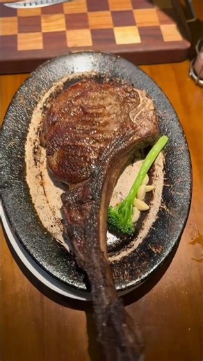 Tomahawk Steak Perfection 🔥🥩 Crispy Crust & Juicy Center