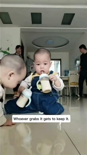 Twins vs. Milk Bottle: The Struggle is REAL! 😂🍼