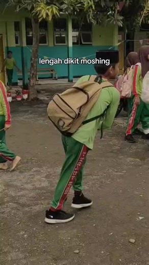 Gerakan Moshing dalam Loncat Tinggi